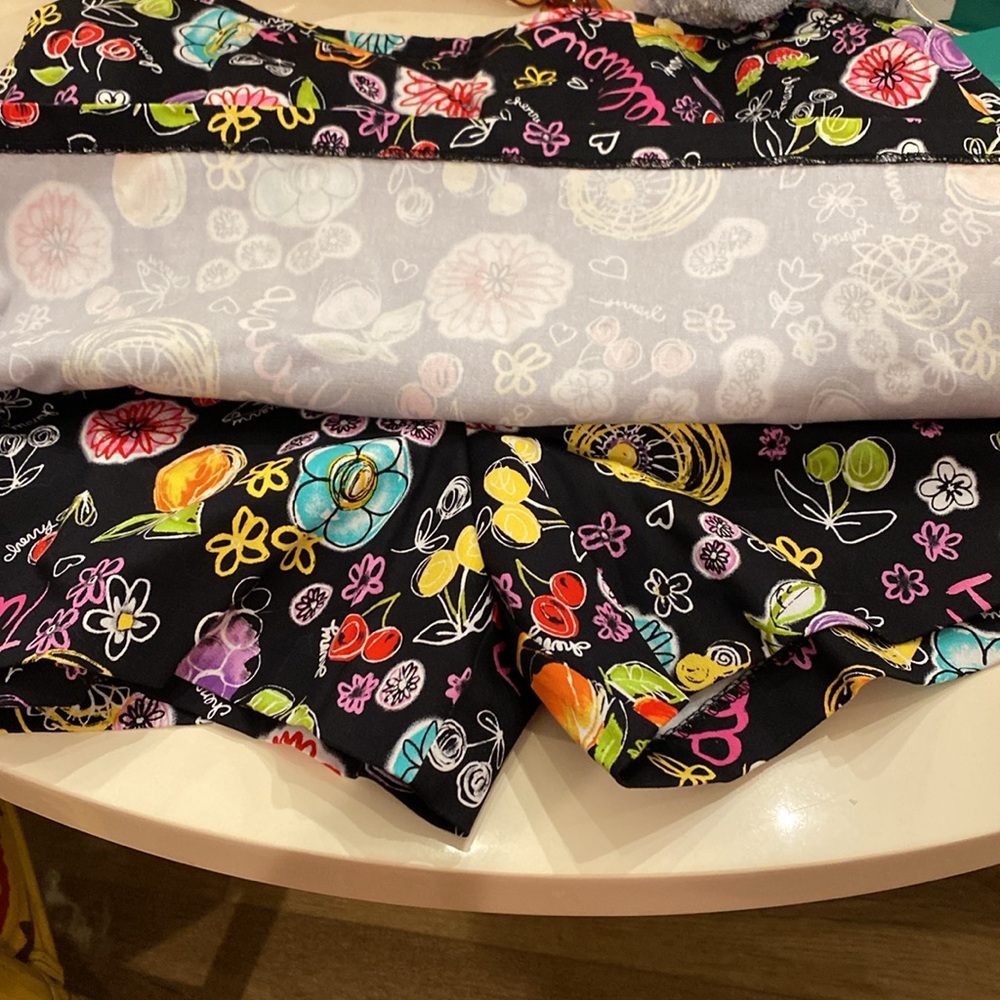 Briggs New York Vintage Skort.  Black w/Fruit and Flowers.  Shorts Built-in - Picture 3 of 5